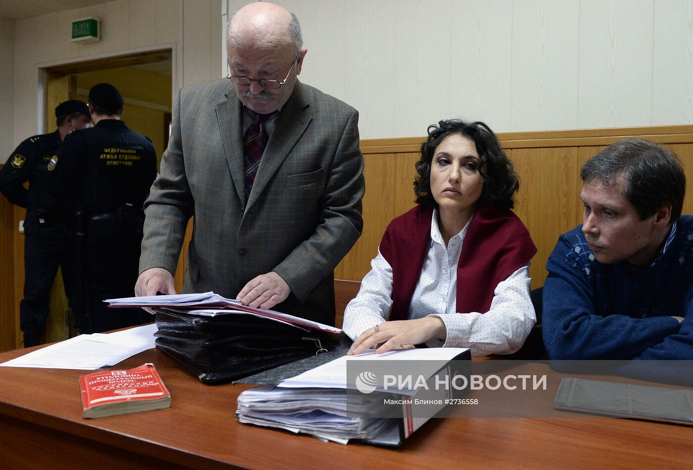 Рассмотрение дела в отношении В.Павленко, обвиняемой в краже собаки-поводыря у незрячей певицы Ю.Дьяковой