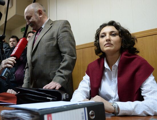 Рассмотрение дела в отношении В.Павленко, обвиняемой в краже собаки-поводыря у незрячей певицы Ю.Дьяковой