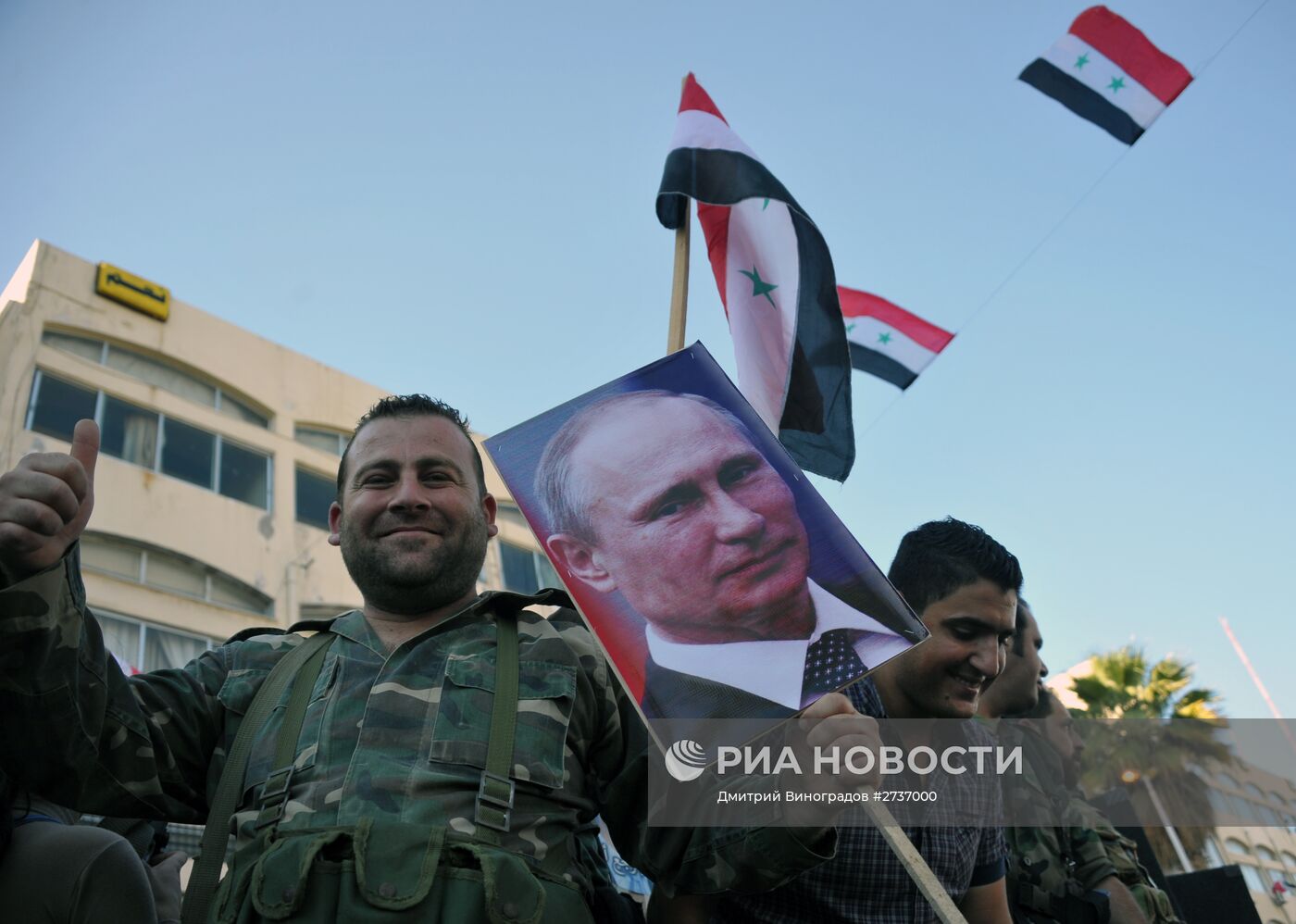 Митинг в поддержку операции российской авиагруппы прошел в городе Тартус