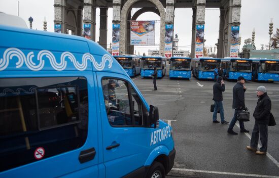 Мэр Москвы С.Собянин осмотрел новые автобусы МУП "Мосгортранс"