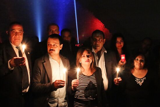Акция памяти жертв крушения российского А321 и парижских терактов