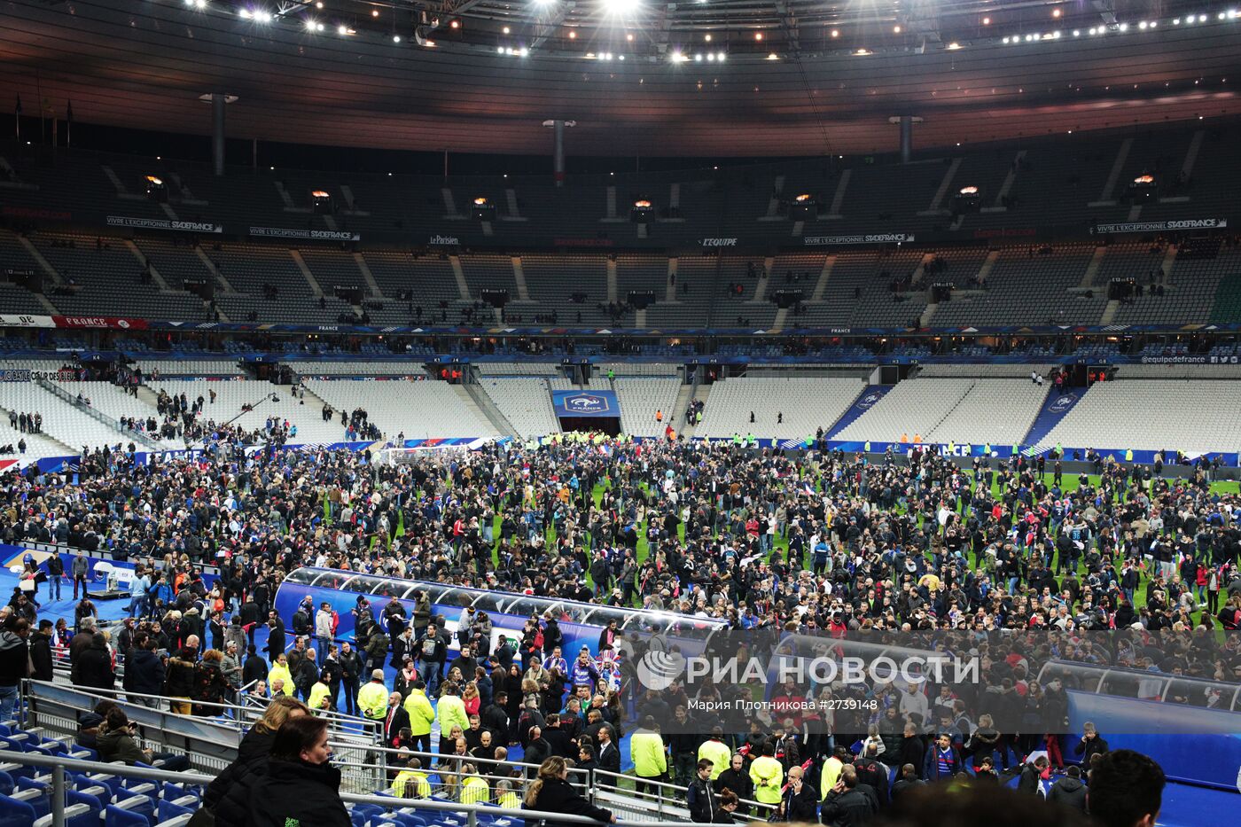 Стадион "Стад де Франс" во время террористических актов в Париже