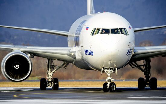 Первый рейс авиакомпании Utair по маршруту Владивосток — Москва