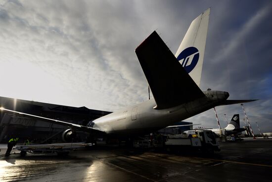 Первый рейс авиакомпании Utair по маршруту Владивосток — Москва