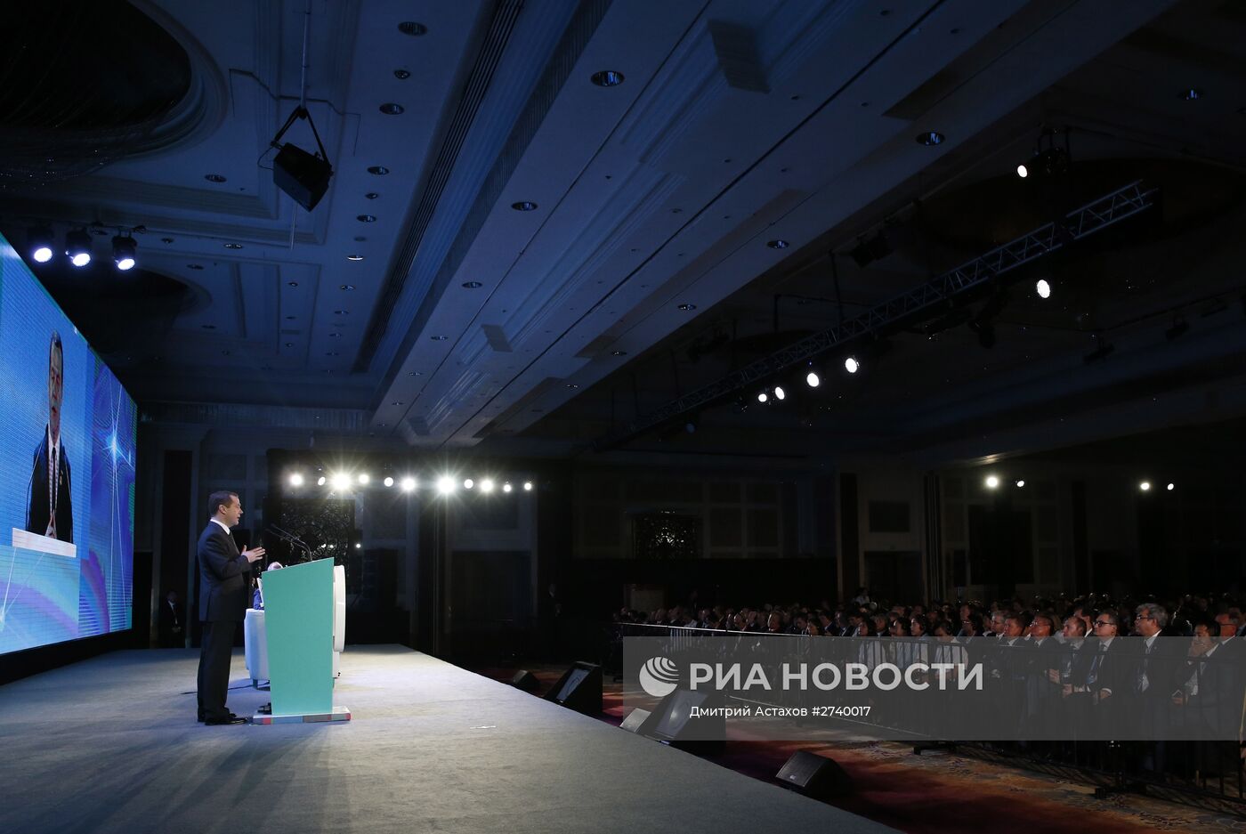 Председатель правительства РФ Д.Медведев принимает участие в форуме АТЭС на Филиппинах