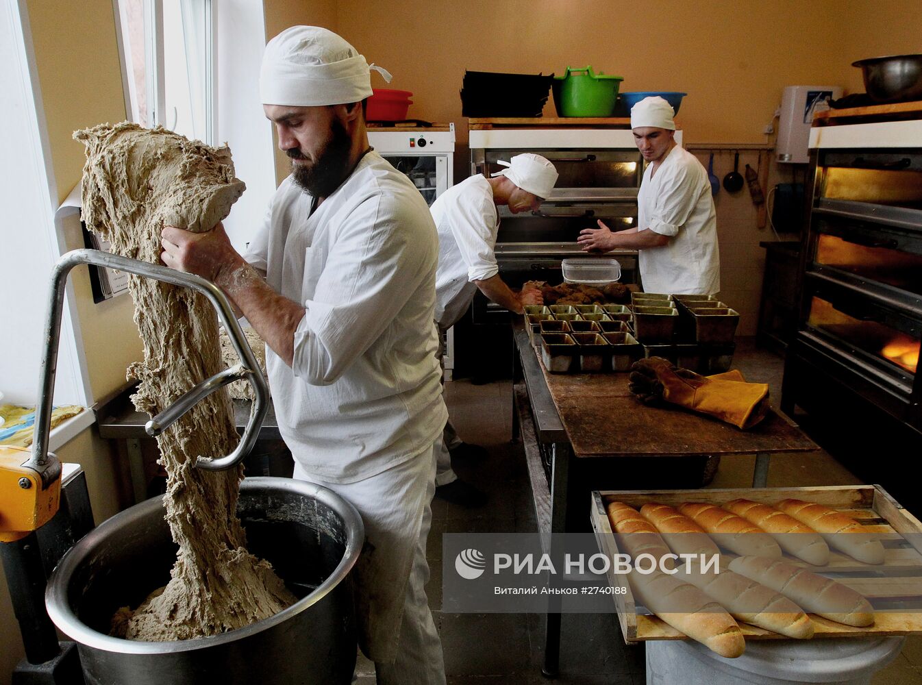 Работа пекарни при храме в честь Спиридона Тримифунтского во Владивостоке