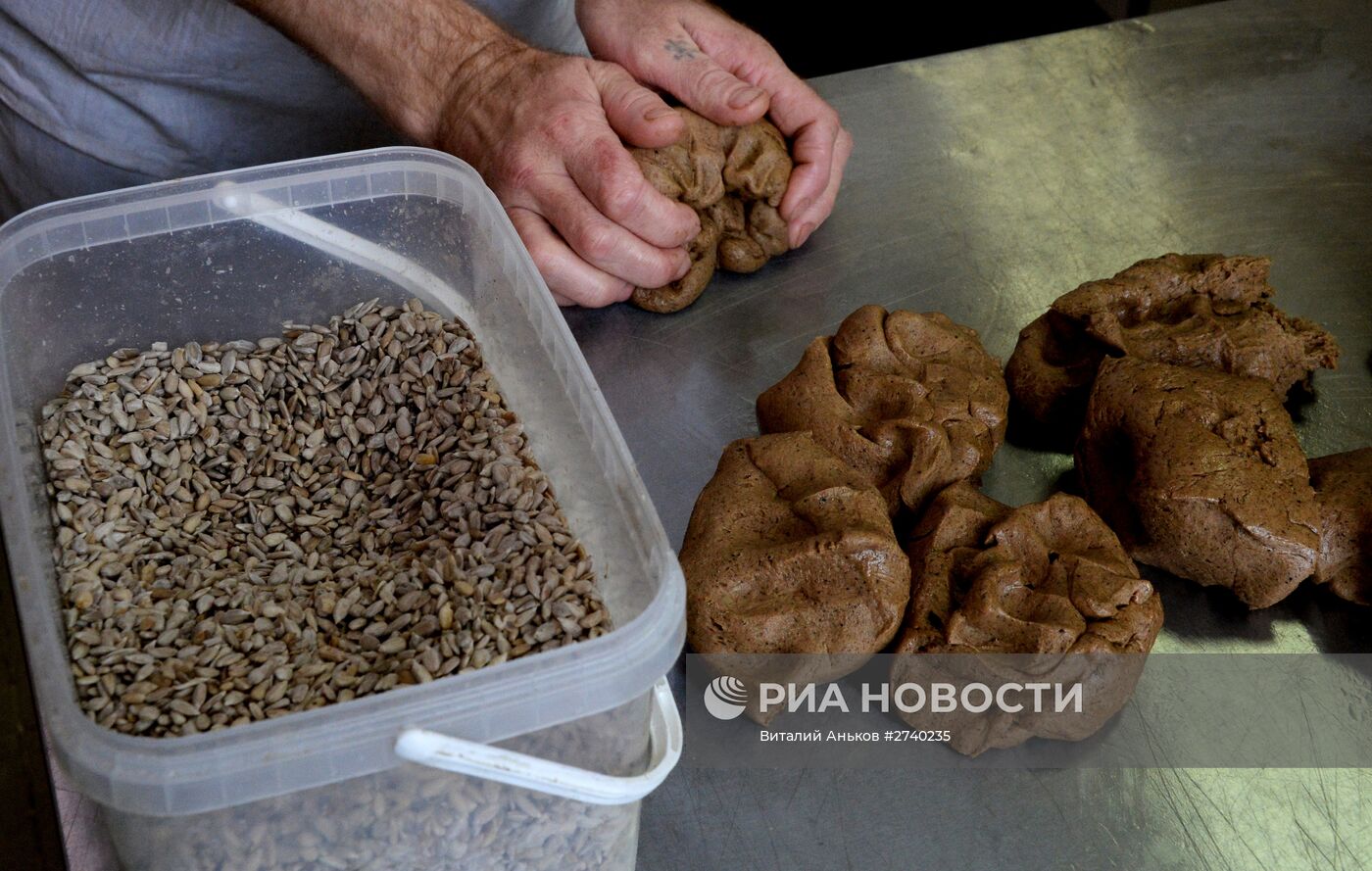Работа пекарни при храме в честь Спиридона Тримифунтского во Владивостоке