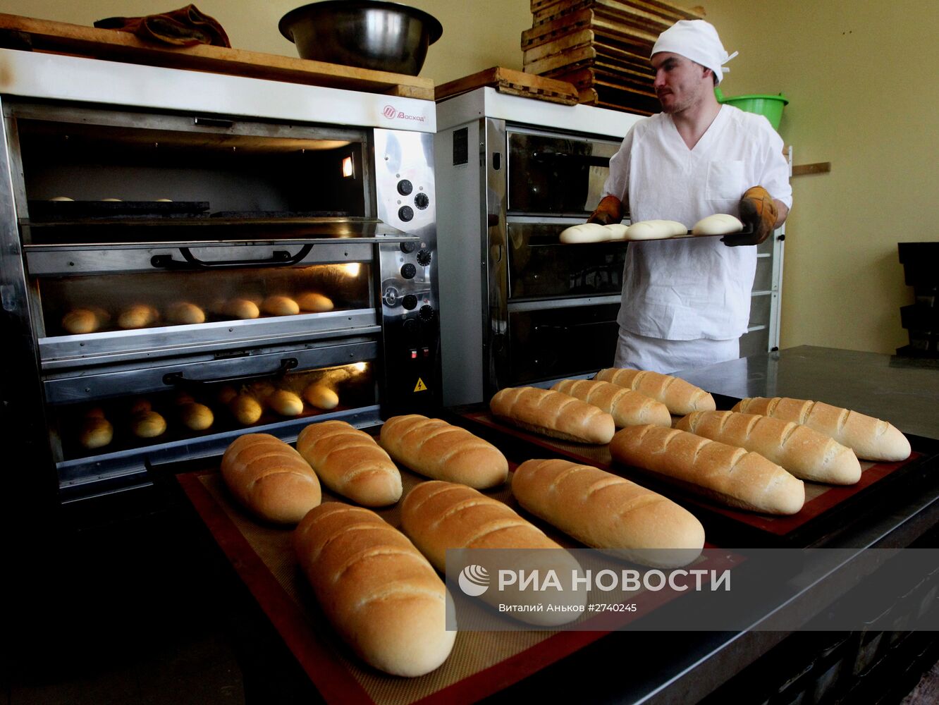 Работа пекарни при храме в честь Спиридона Тримифунтского во Владивостоке