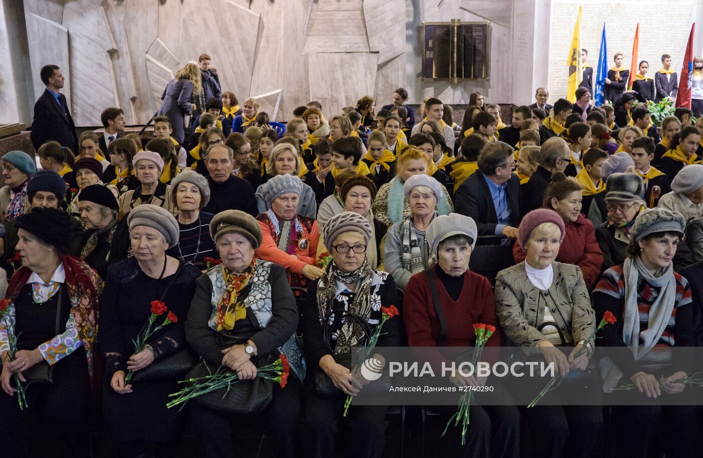 Церемония открытия всероссийской патриотической программы "Дороги Победы" в Санкт-Петербурге