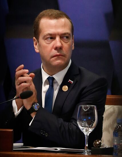 Председатель правительства РФ Д.Медведев принимает участие в форуме АТЭС на Филиппинах. Второй день
