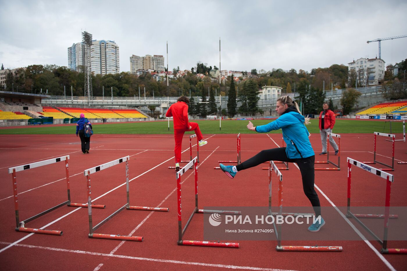 Тренировка российских легкоатлетов на базе в Сочи