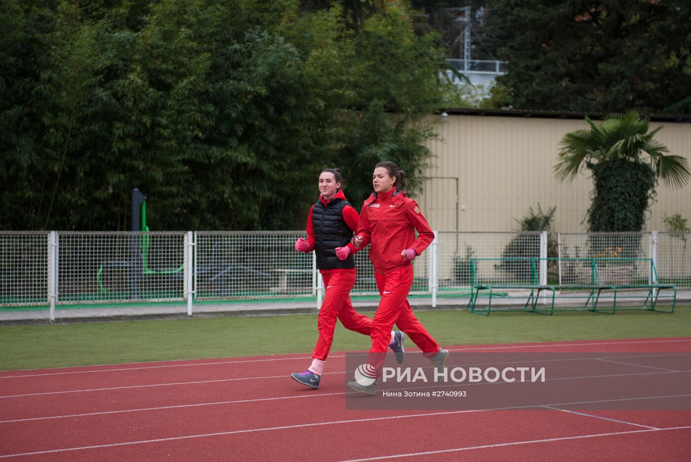 Тренировка российских легкоатлетов на базе в Сочи