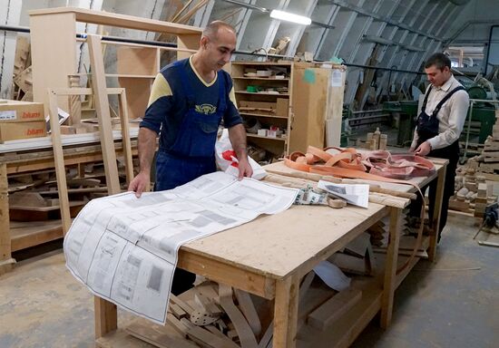 Производство элитной мебели на фабрике "МАКСИК" в Калининграде
