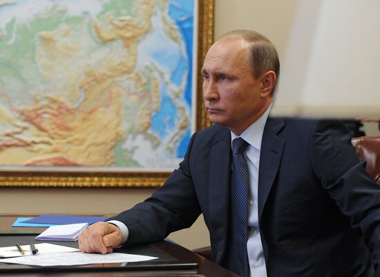 Президент РФ В.Путин провел видеоконференцию с российскими военными в Сирии
