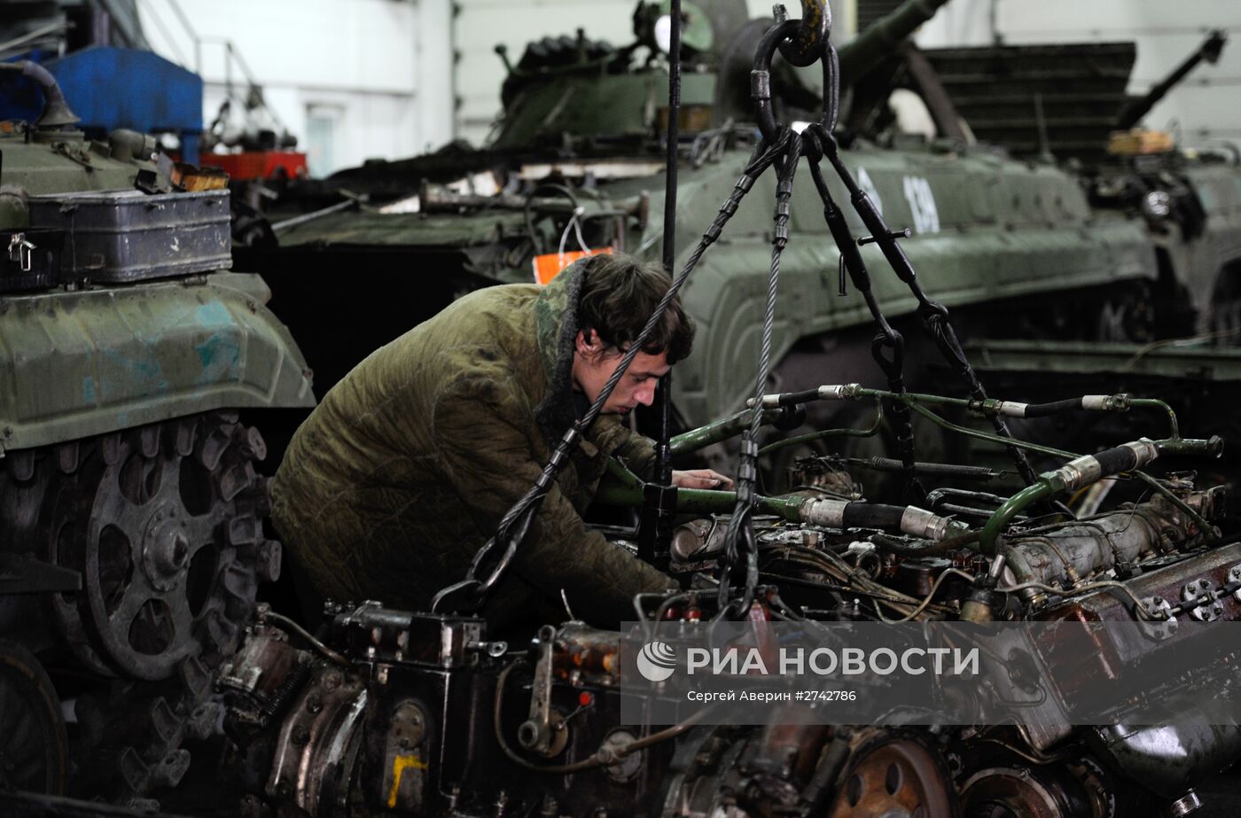 Ремонтные работы на военной базе в Донецке