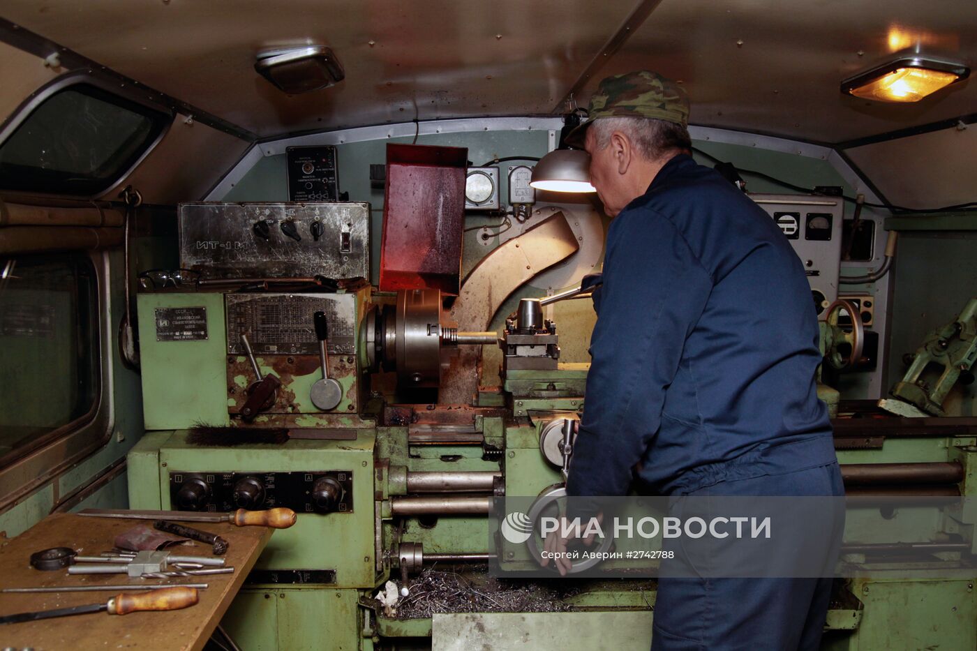 Ремонтные работы на военной базе в Донецке