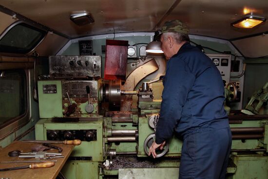 Ремонтные работы на военной базе в Донецке