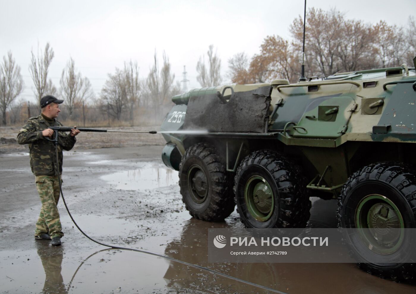 Ремонтные работы на военной базе в Донецке