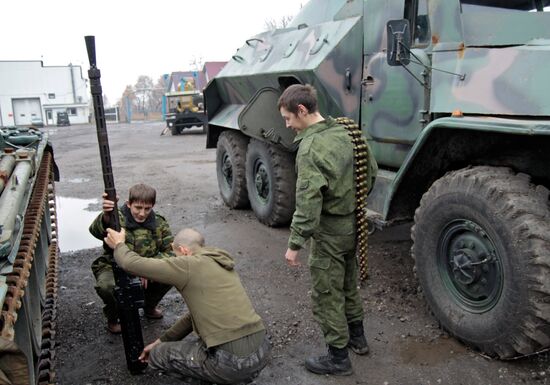 Ремонтные работы на военной базе в Донецке