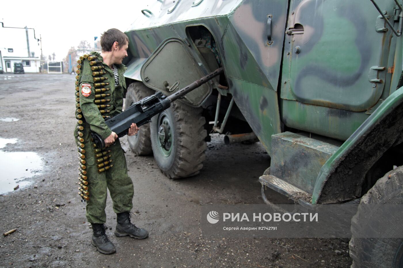 Ремонтные работы на военной базе в Донецке