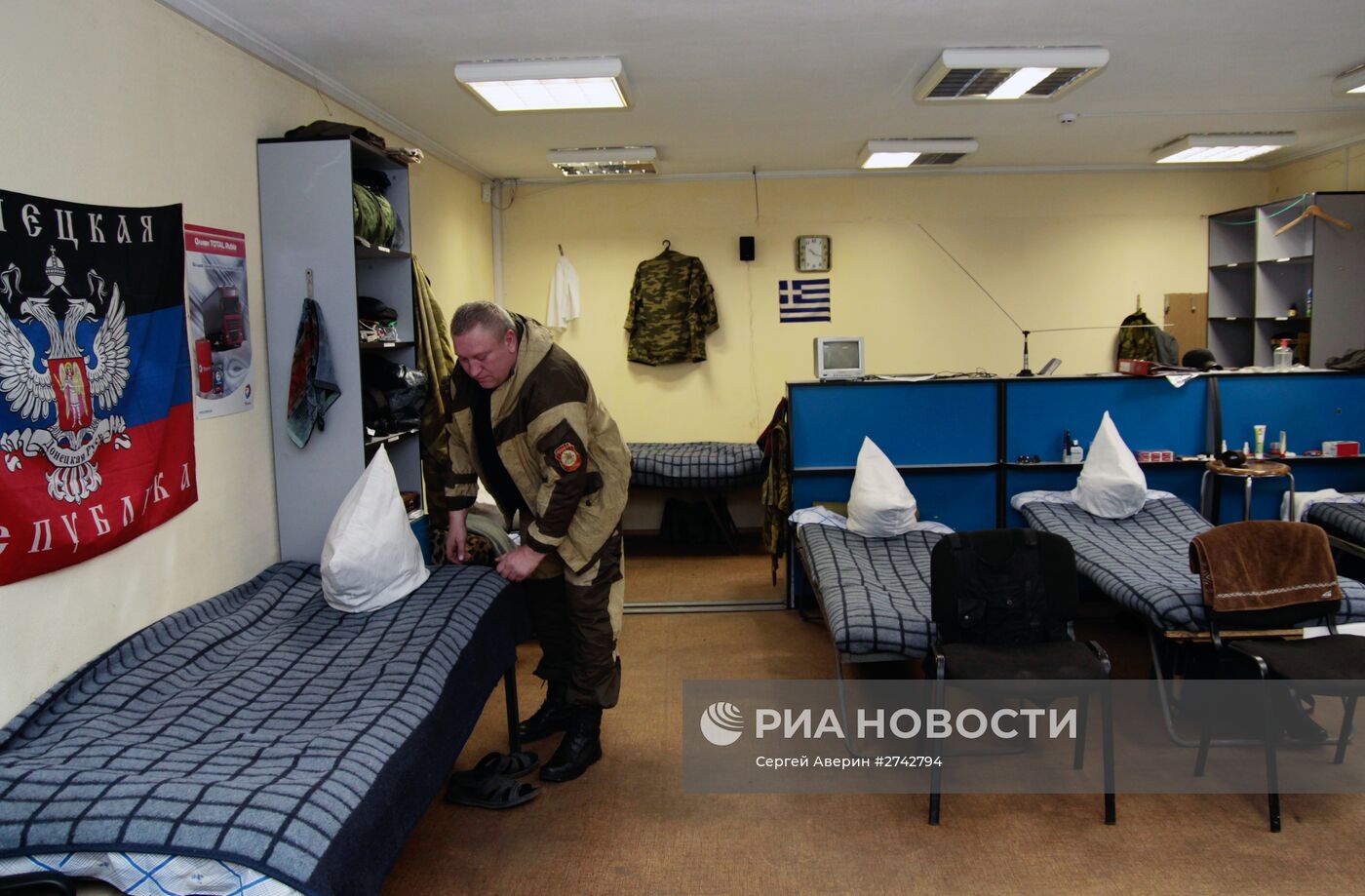 Ремонтные работы на военной базе в Донецке