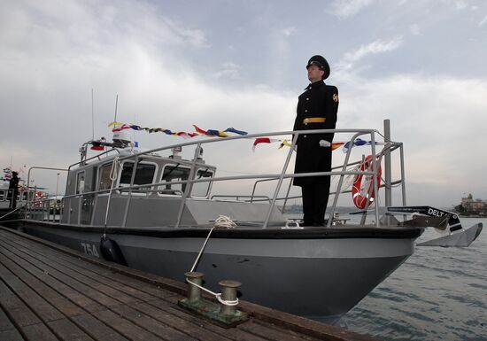 Церемония ввода катеров в боевой состав морских частей внутренних войск МВД РФ