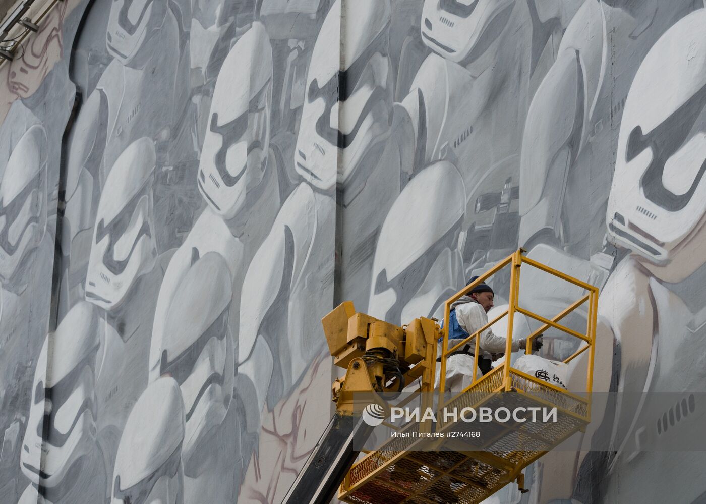 Граффити по мотивам фильма "Звездные войны" в Москве