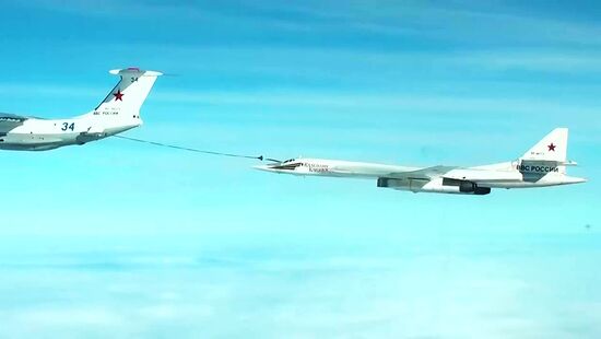 Дозаправка стратегического ракетоносца Ту-160