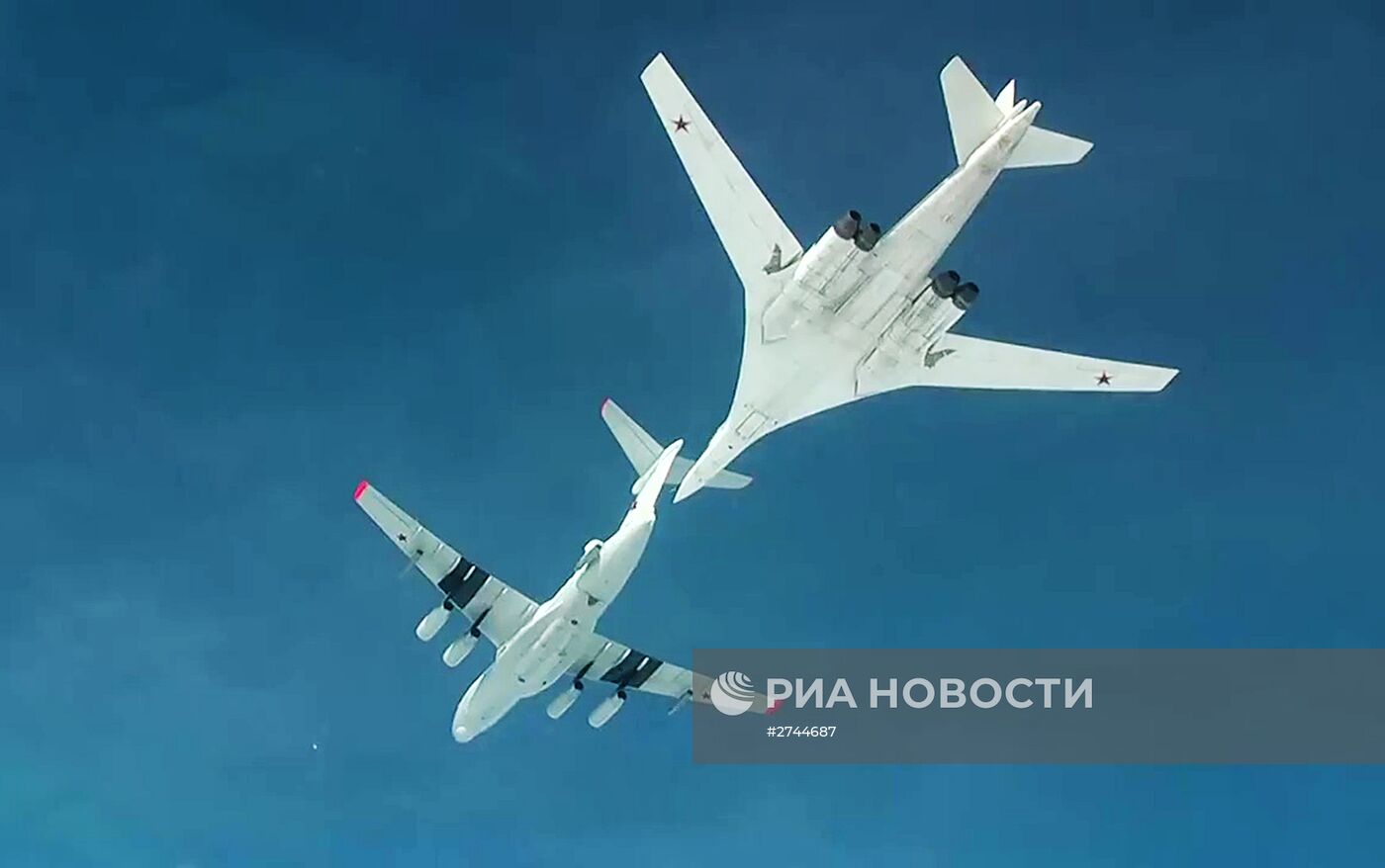 Дозаправка стратегического ракетоносца Ту-160