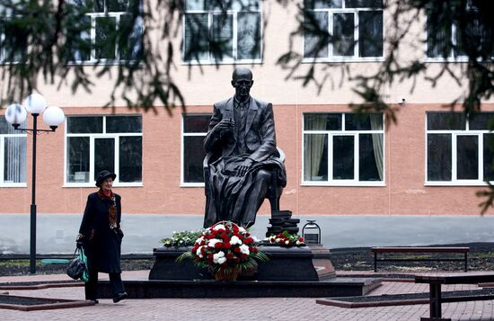 Открытие памятника Михаилу Бахтину в Саранске