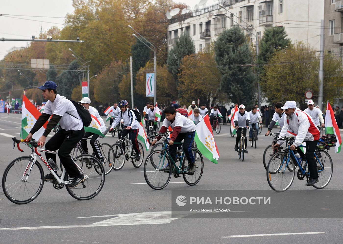 Празднование Дня флага в Таджикистане
