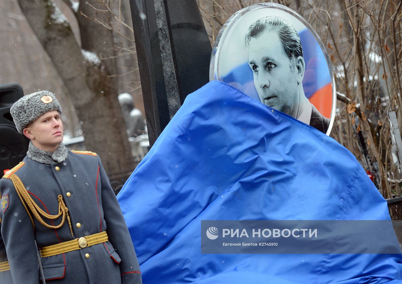 Открытие памятника легендарному хоккейному тренеру Виктору Тихонову
