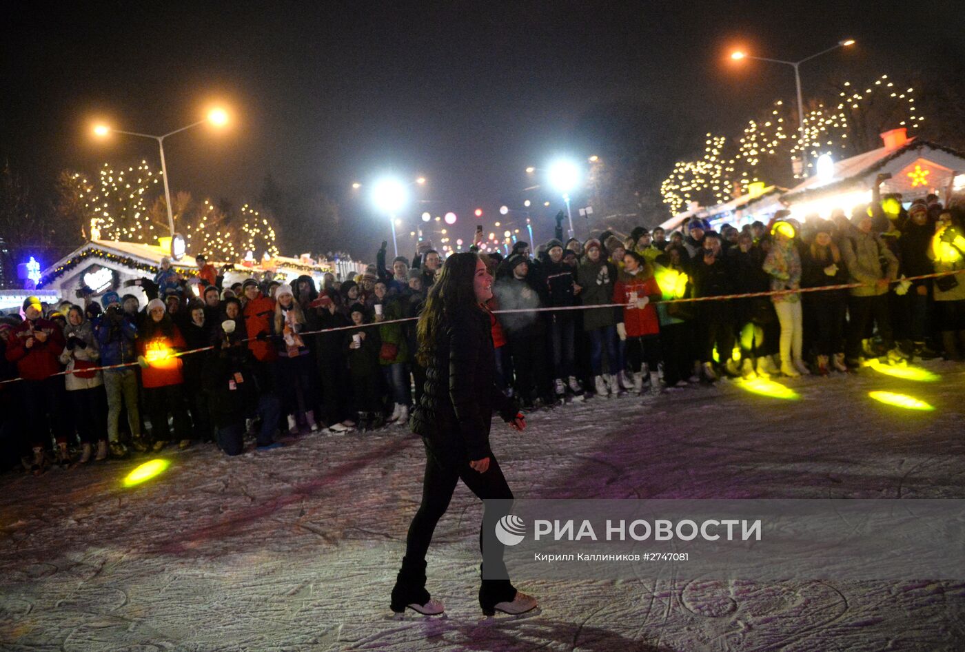 "Безумное чаепитие" на катке в Парке Горького в рамках Дня Рождения фонда "Подари жизнь"