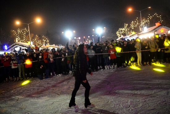 "Безумное чаепитие" на катке в Парке Горького в рамках Дня Рождения фонда "Подари жизнь"