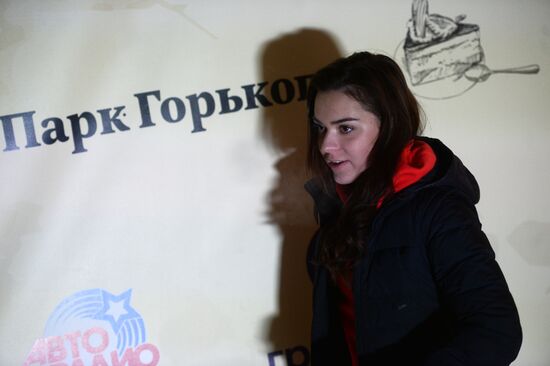 "Безумное чаепитие" на катке в Парке Горького в рамках Дня Рождения фонда "Подари жизнь"