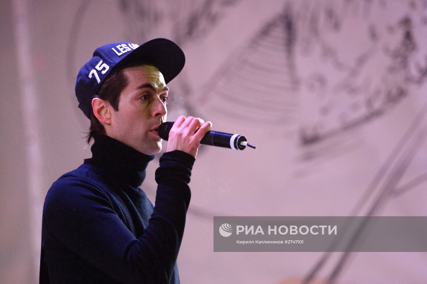 "Безумное чаепитие" на катке в Парке Горького в рамках Дня Рождения фонда "Подари жизнь"