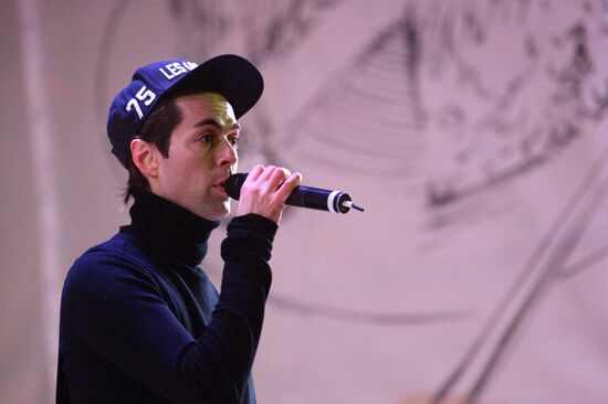 "Безумное чаепитие" на катке в Парке Горького в рамках Дня Рождения фонда "Подари жизнь"