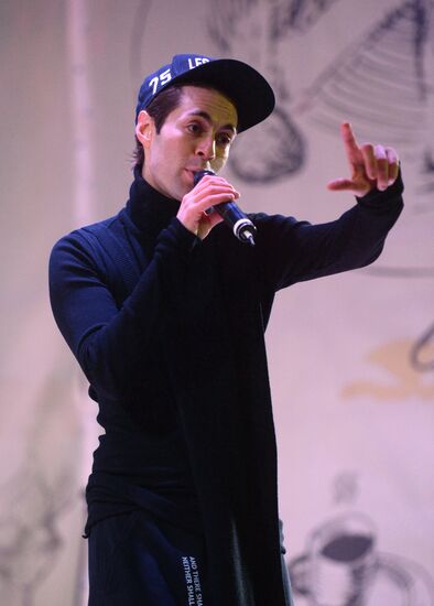 "Безумное чаепитие" на катке в Парке Горького в рамках Дня Рождения фонда "Подари жизнь"