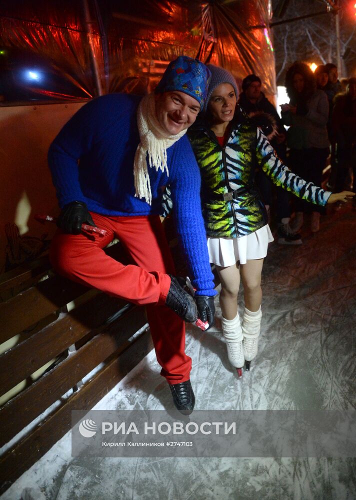 "Безумное чаепитие" на катке в Парке Горького в рамках Дня Рождения фонда "Подари жизнь"