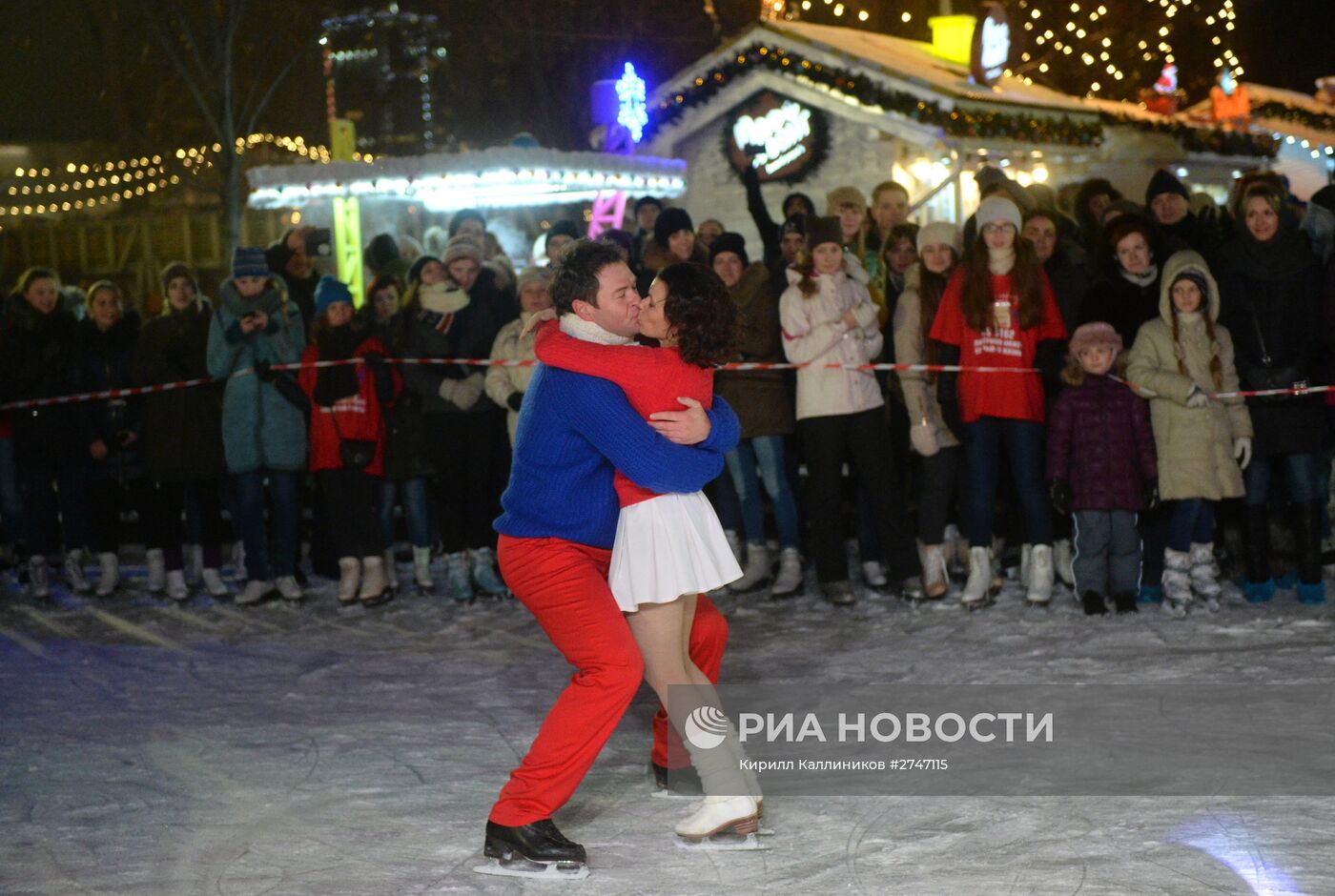 "Безумное чаепитие" на катке в Парке Горького в рамках Дня Рождения фонда "Подари жизнь"