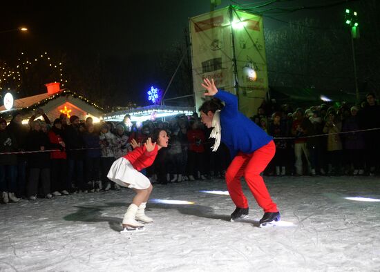 "Безумное чаепитие" на катке в Парке Горького в рамках Дня Рождения фонда "Подари жизнь"