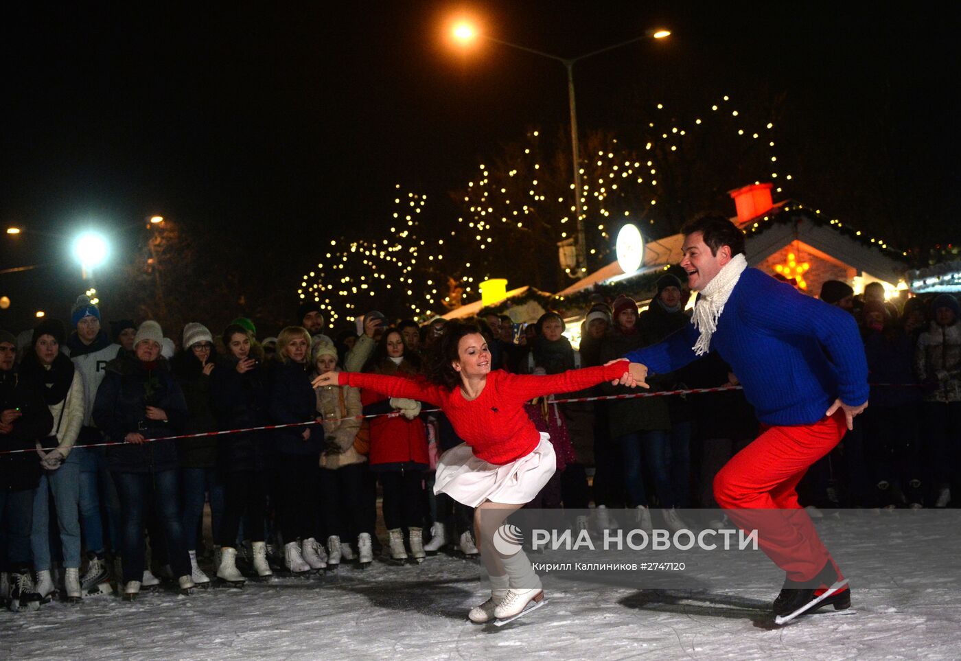 "Безумное чаепитие" на катке в Парке Горького в рамках Дня Рождения фонда "Подари жизнь"