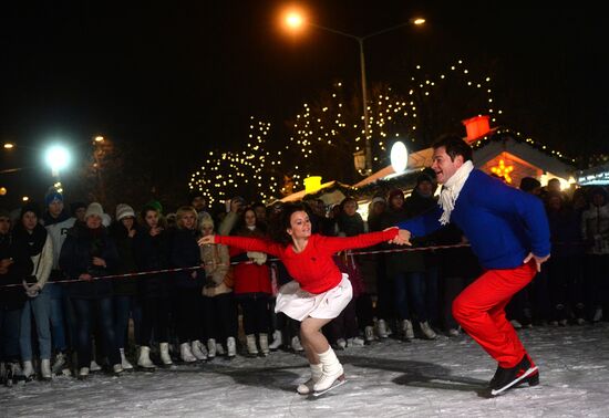 "Безумное чаепитие" на катке в Парке Горького в рамках Дня Рождения фонда "Подари жизнь"