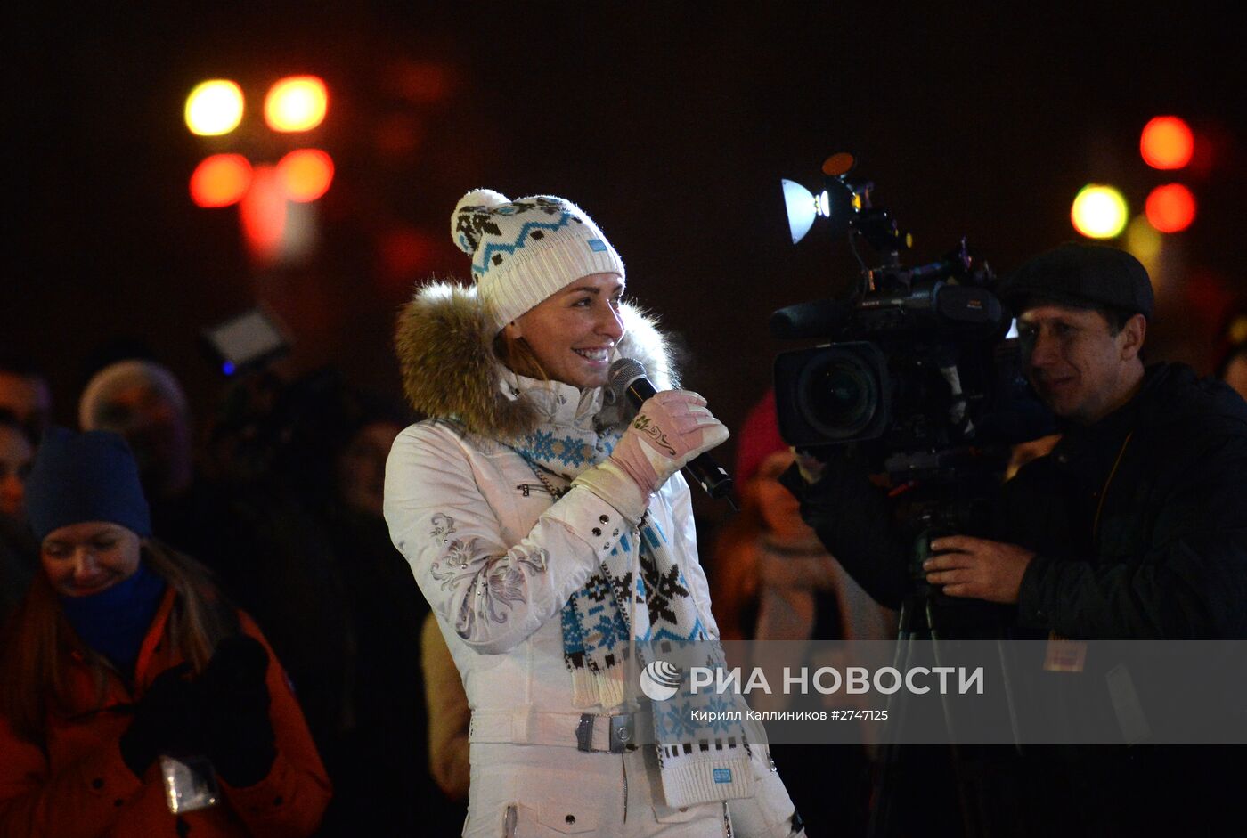 "Безумное чаепитие" на катке в Парке Горького в рамках Дня Рождения фонда "Подари жизнь"