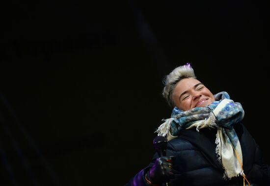 "Безумное чаепитие" на катке в Парке Горького в рамках Дня Рождения фонда "Подари жизнь"