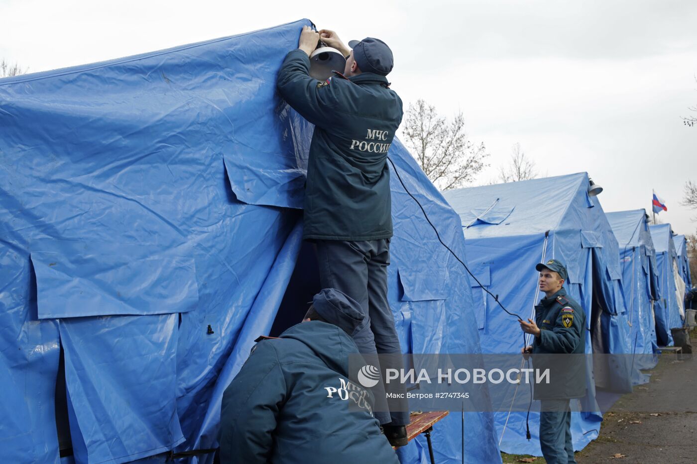 Установка палаток для обогрева в Крыму