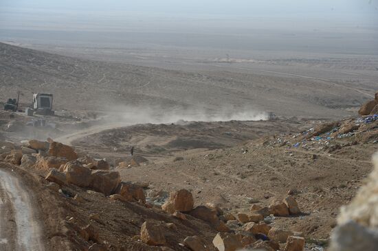 Передовые позиции бойцов сирийской армии в окрестностях Пальмиры