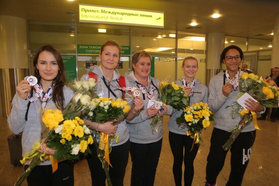 Встреча чемпионок Европы 2015 по керлингу - женской сборной России в аэропорту Шереметьево