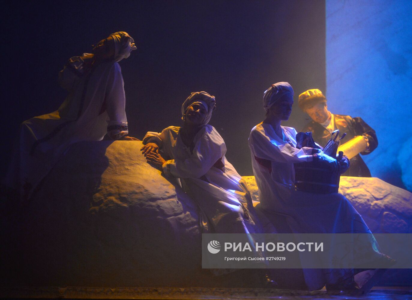 Открытая репетиция первого в России фолк-мюзикла "Ночь перед Рождеством" по пьесе Н.Гоголя