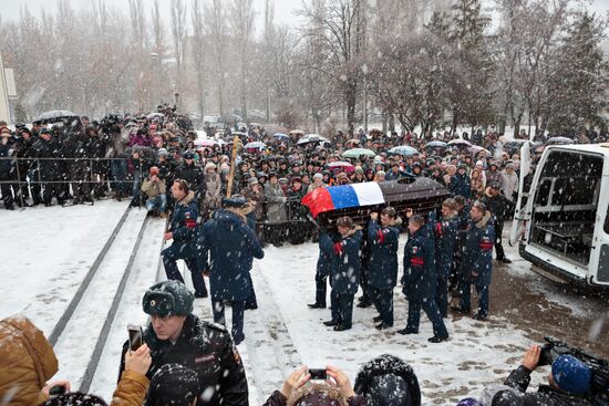 Похороны погибшего в Сирии летчика О.Пешкова в Липецке